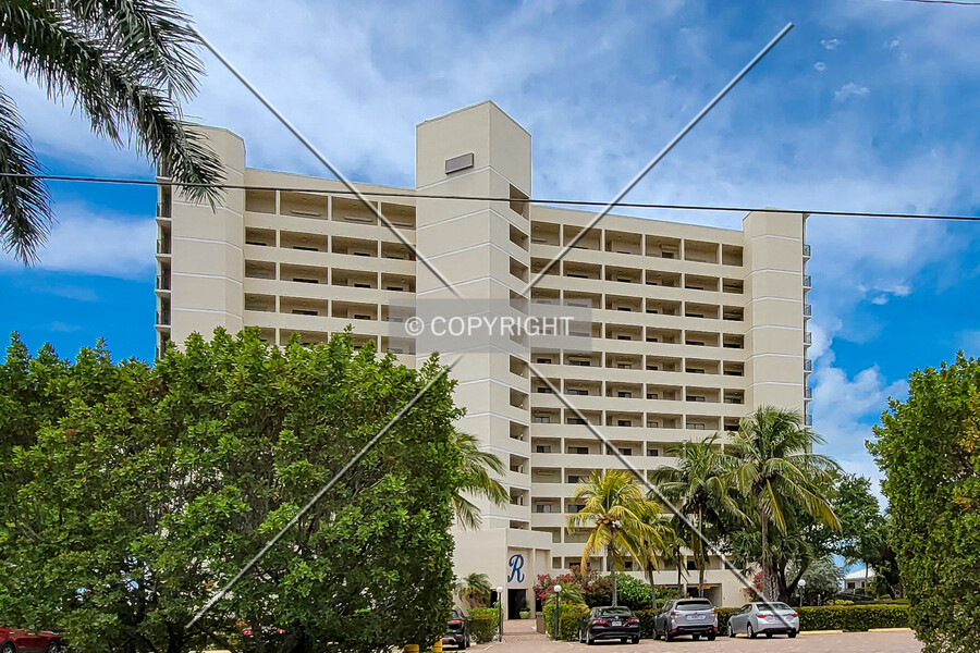 Riviera Club Condominium