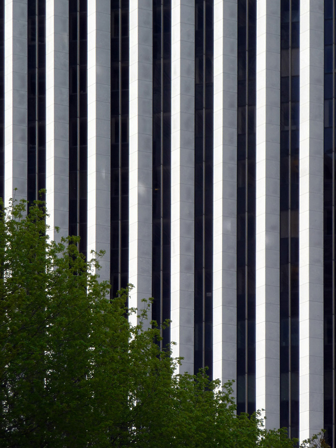 Aon Center by Nate Lindsey