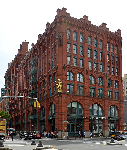 Puck Building
