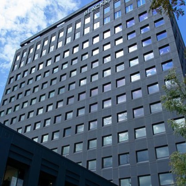 Kiewit Plaza by BLACKSTONE PLAZA