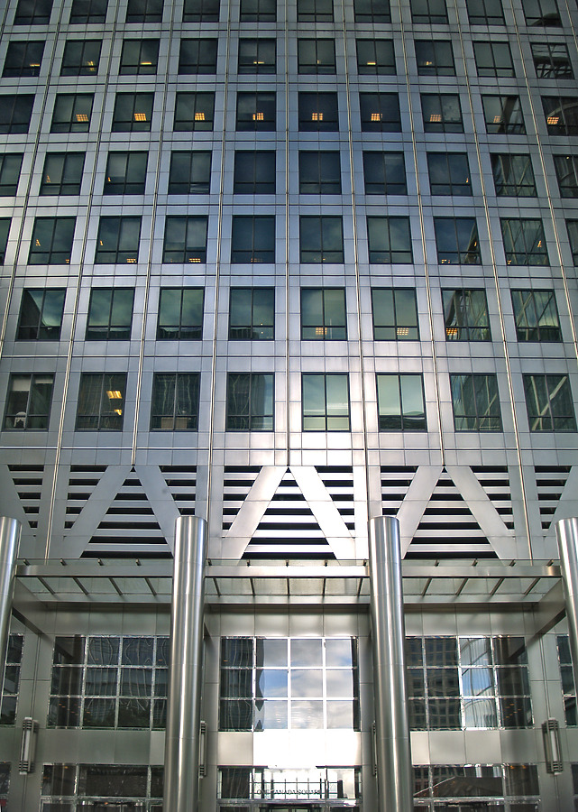 One Canada Square by Cesar Serrano