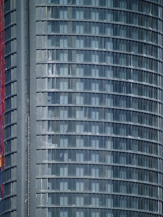 Torre Sacyr Vallehermoso by Cesar Serrano