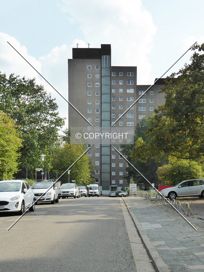 Rousseaustraße 6-12 by Nephilim