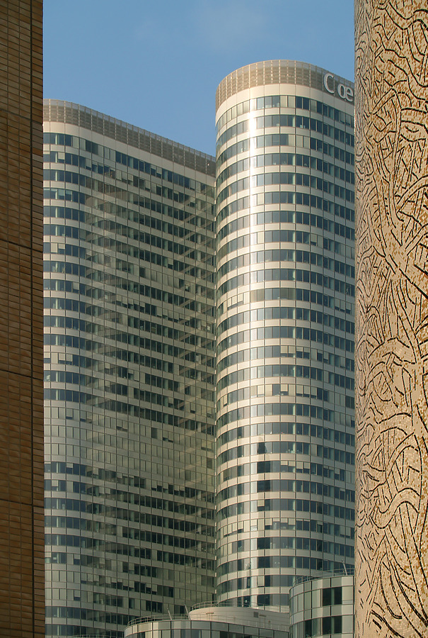 Coeur Défense by Cesar Serrano