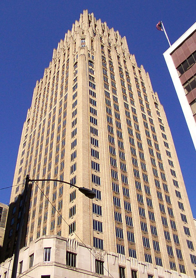 JPMorgan Chase Building by Daniel Kieckhefer