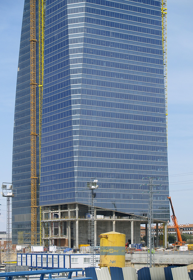 Torre de Cristal by Cesar Serrano