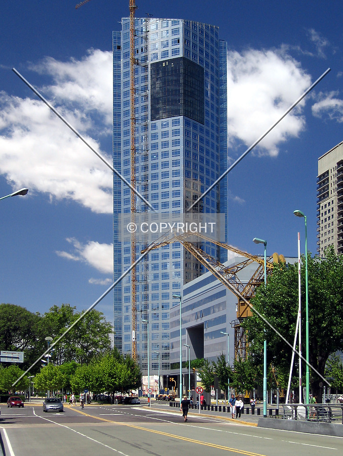 Torre Repsol YPF by Maximiliano Buono
