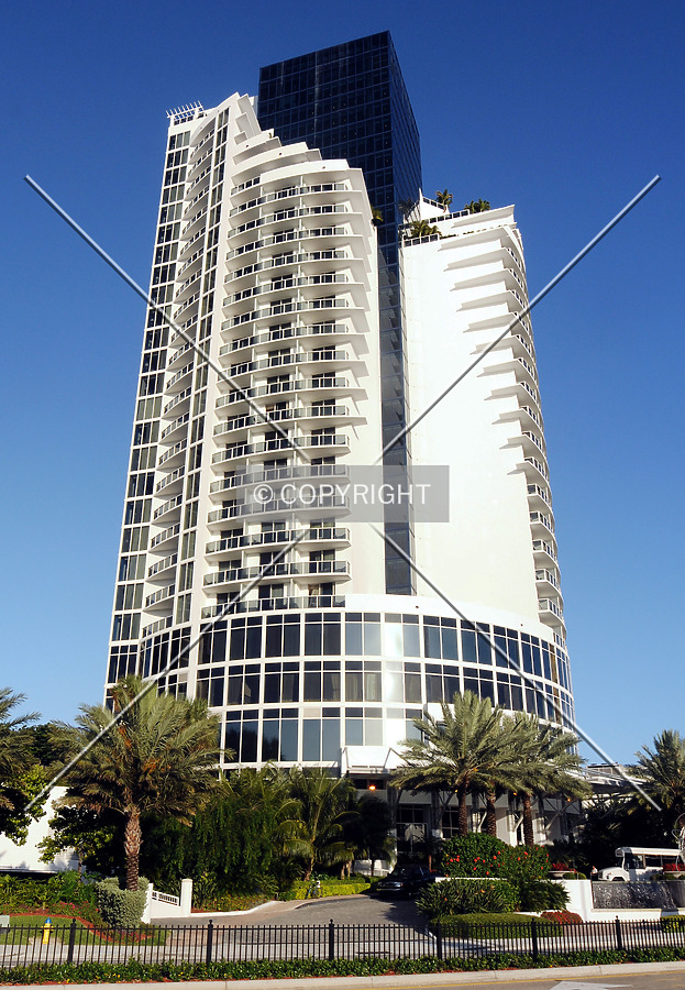 Trump International Sonesta Beach Resort by Jorge Molina