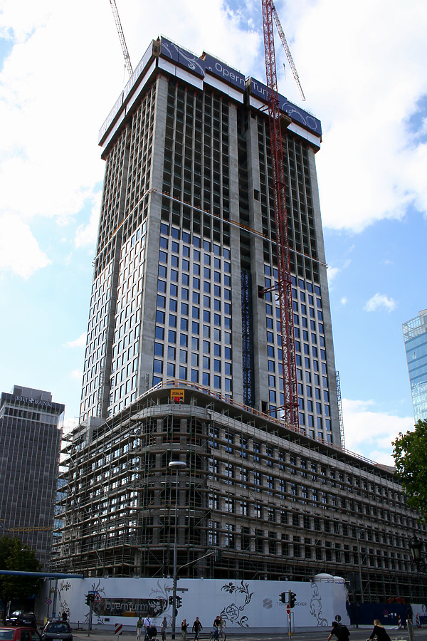 OpernTurm by Daniel Kieckhefer