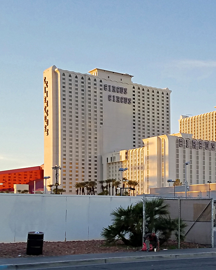 Circus Circus - West Tower by Ryan Hildebrand