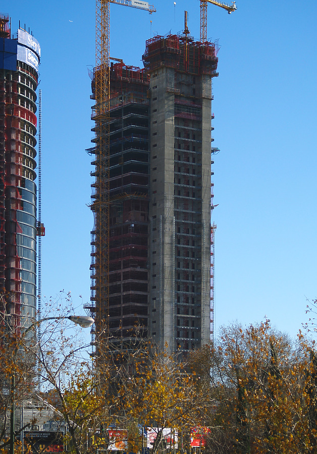 Torre Caja Madrid by Cesar Serrano