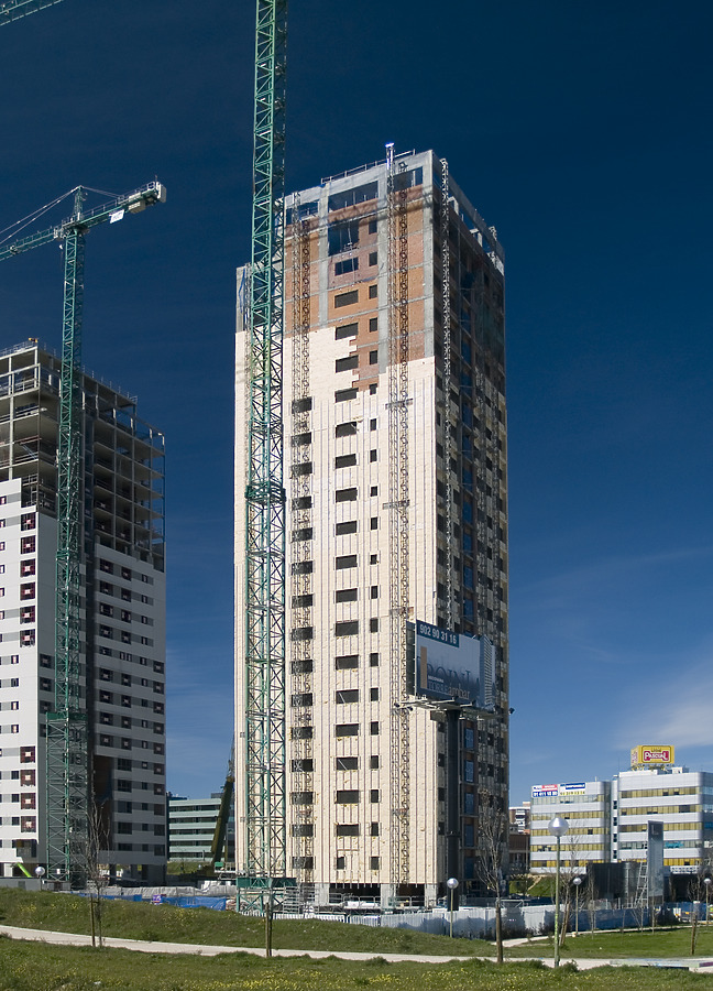 Torre Ámbar by Cesar Serrano