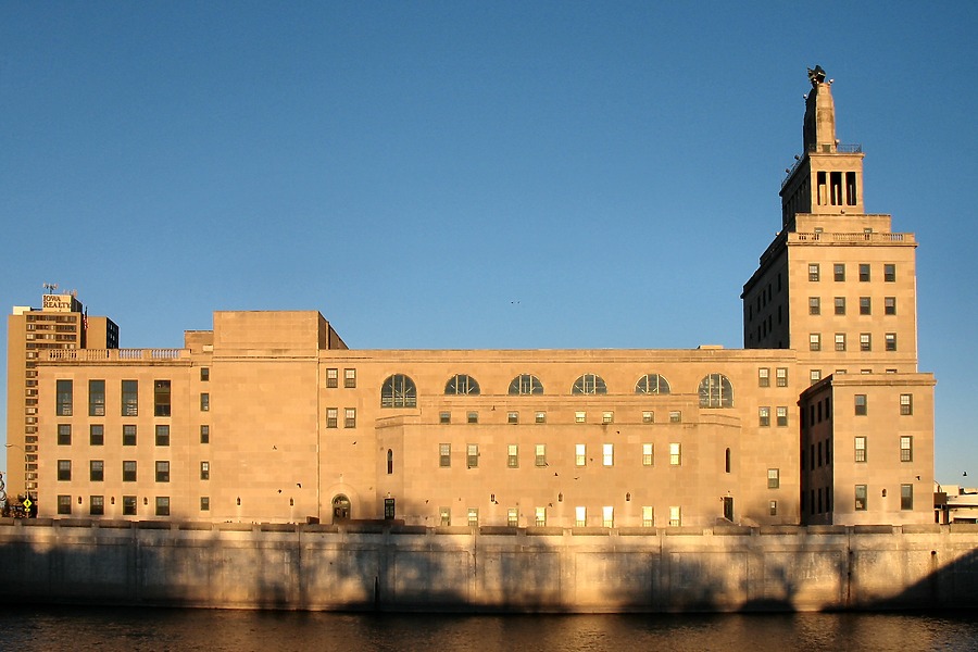 Veterans Memorial Building by James Peacock