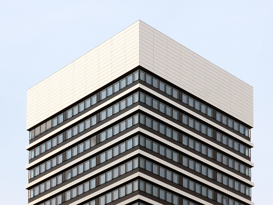 Mundsburg Office Tower by Der Hamburger