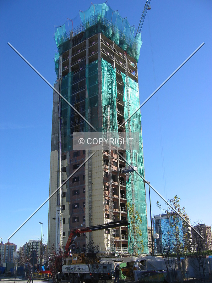 Torre Ámbar by Victor Carcedo