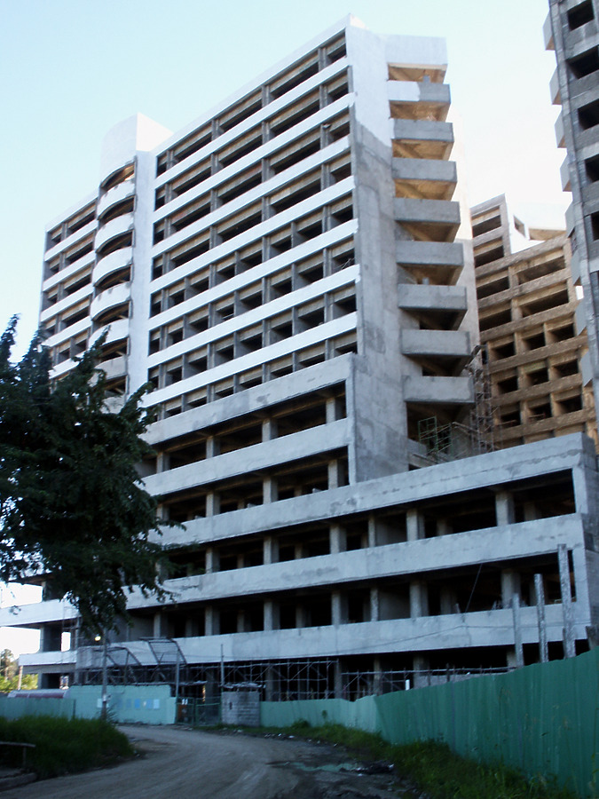 Hospital Metropolitano de Santiago, Torre Sur by Daniel Kieckhefer