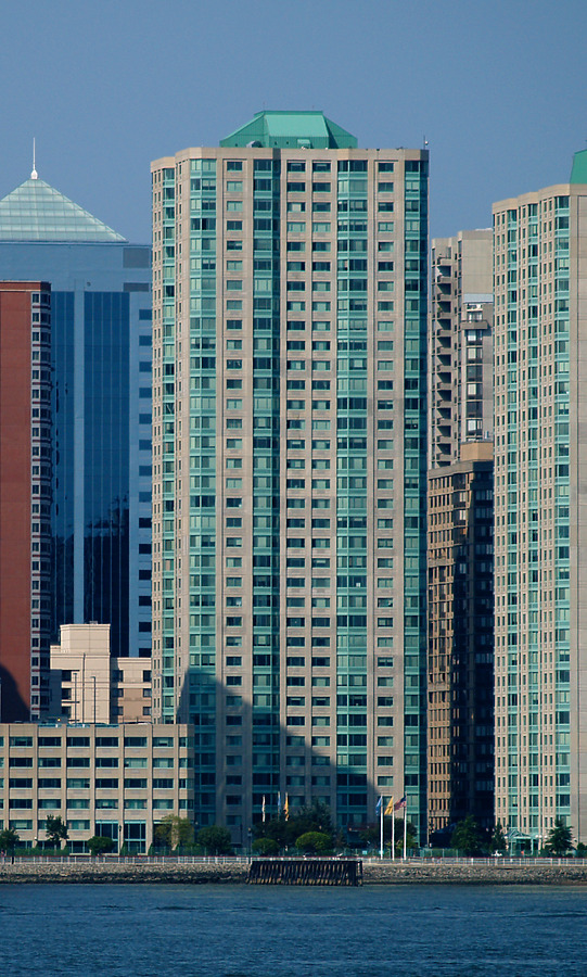 Southampton Apartments by Cesar Serrano