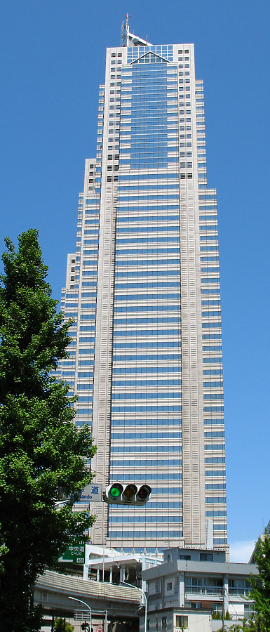 Shinjuku Park Tower by Kevin Hemphill