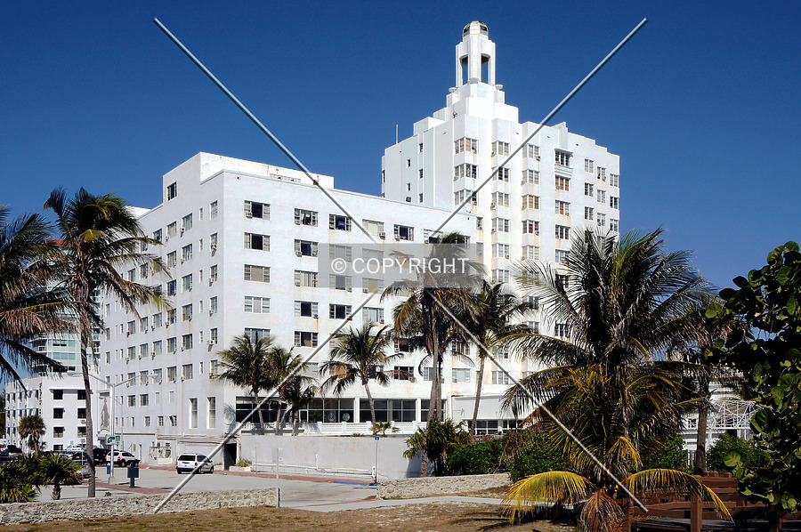 Versailles Hotel Condominium by Jorge Molina