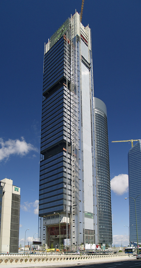 Torre Caja Madrid by Cesar Serrano