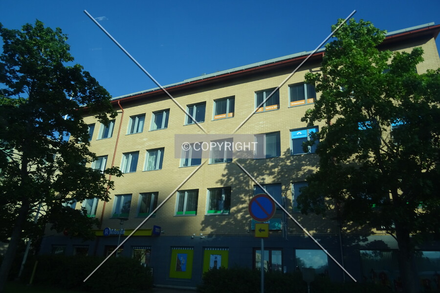 Yhteiskouluntie 17