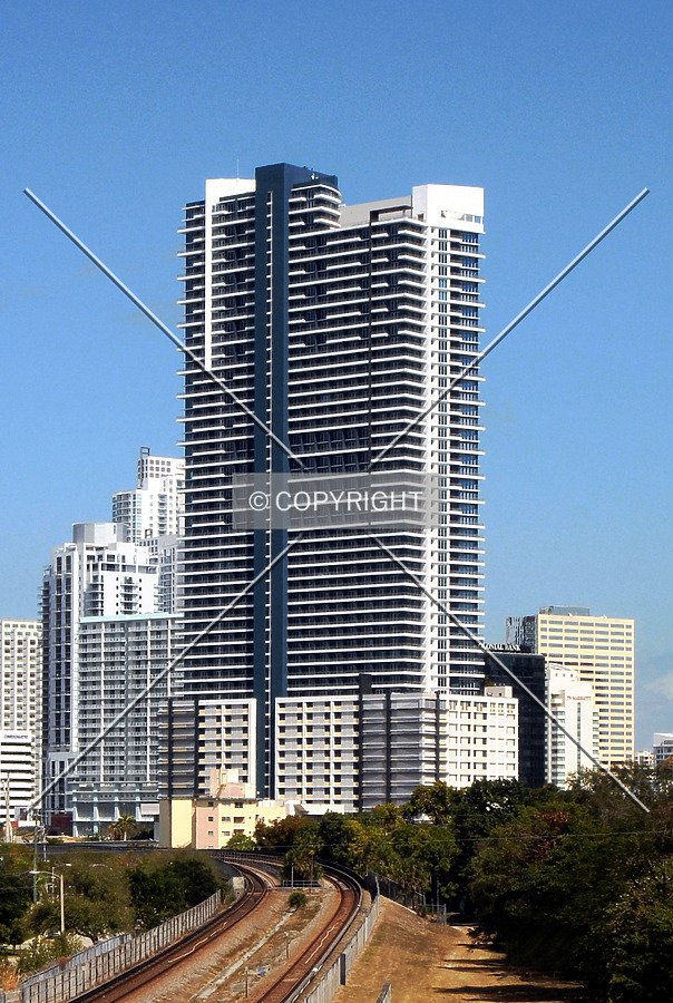 Infinity at Brickell by Jorge Molina