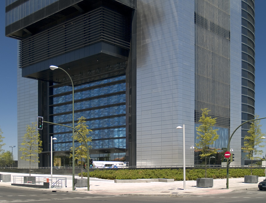 Torre Caja Madrid by Cesar Serrano