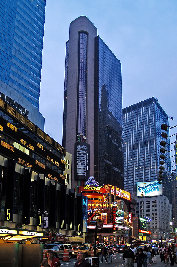 Crowne Plaza Hotel by Cesar Serrano