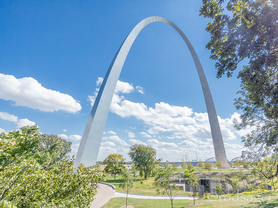 Gateway Arch by Rod Sager