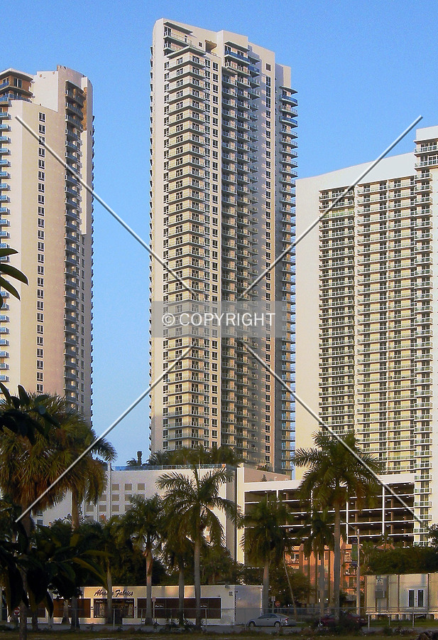 Quantum on the Bay South Tower by Jorge Molina