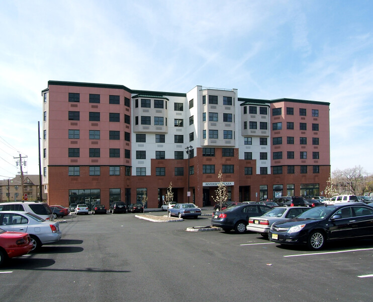 Riverside Plaza