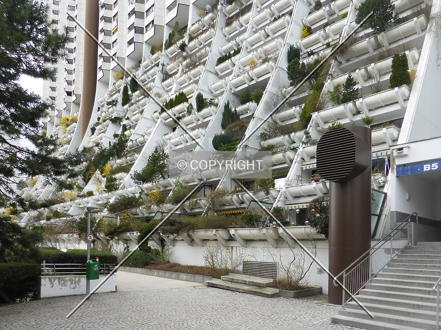 Wohnpark Alterlaa - Block B3-B8 by Nephilim