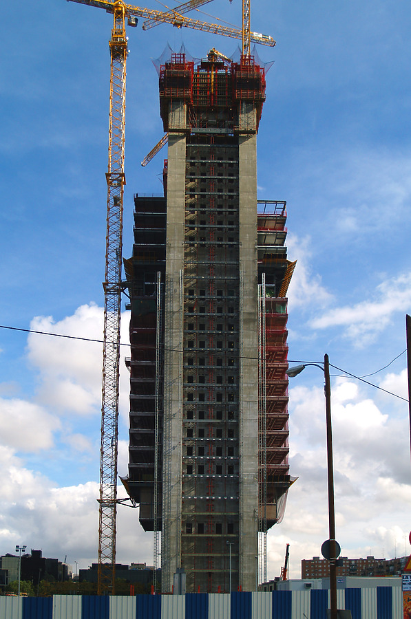 Torre Caja Madrid by Cesar Serrano