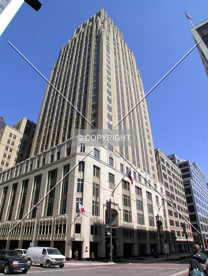 JPMorgan Chase Building by Serdica