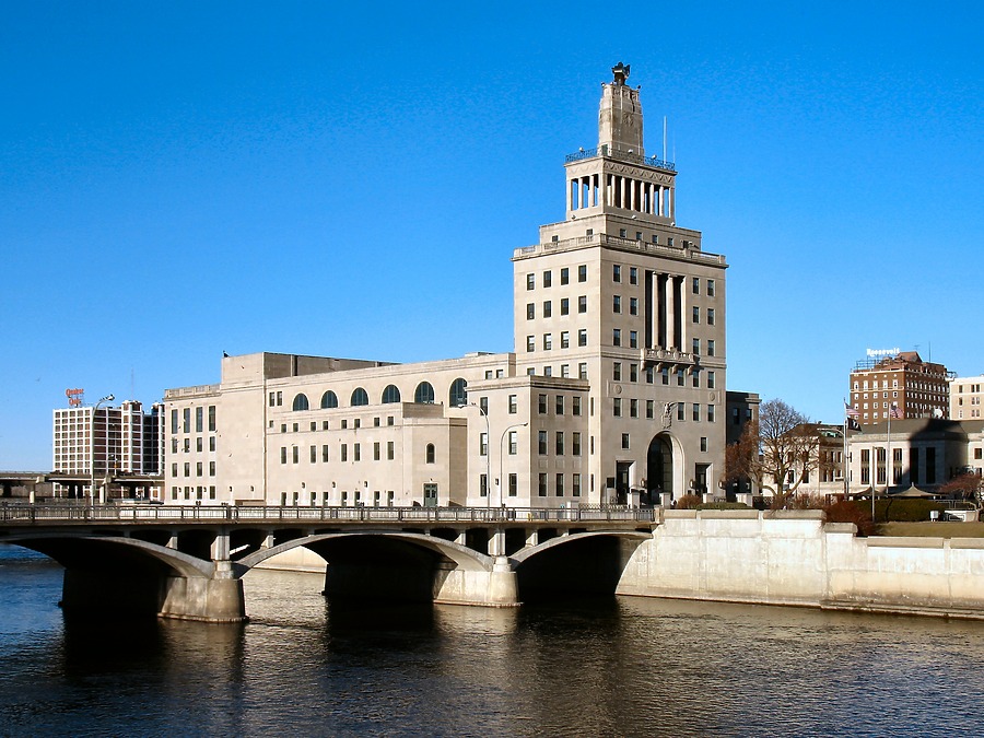 Veterans Memorial Building by James Peacock