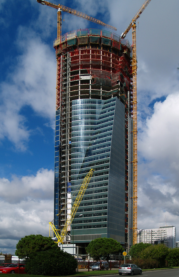 Torre Espacio by Cesar Serrano