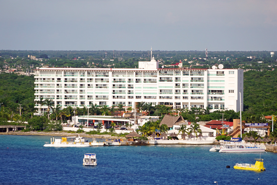 Palmar Condominiums by Ryan Hildebrand