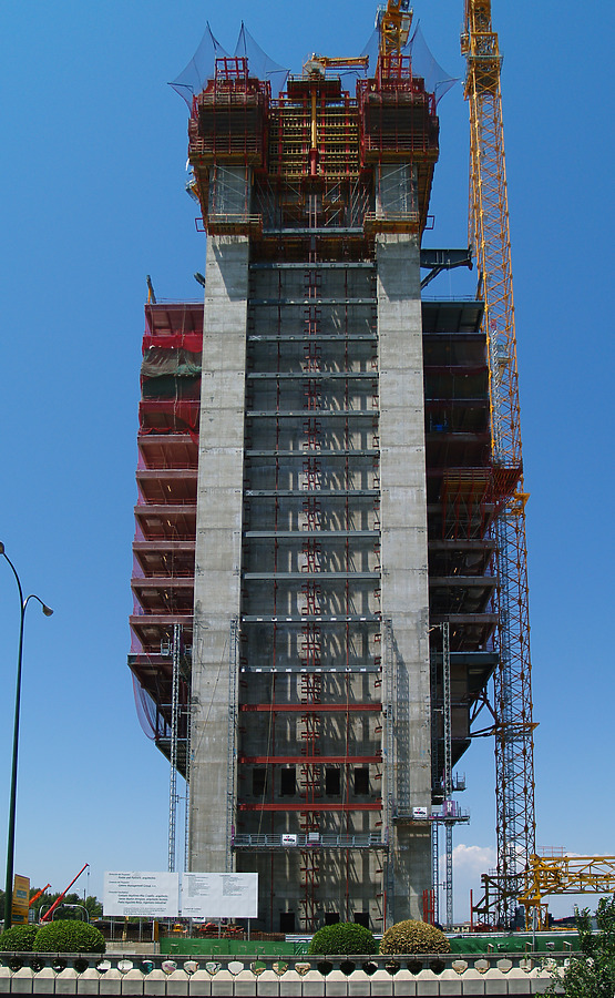 Torre Caja Madrid by Cesar Serrano