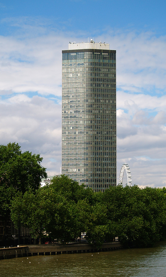 Millbank Tower by Cesar Serrano