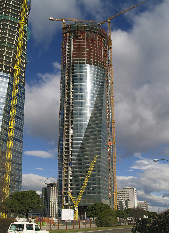 Torre Espacio by Cesar Serrano