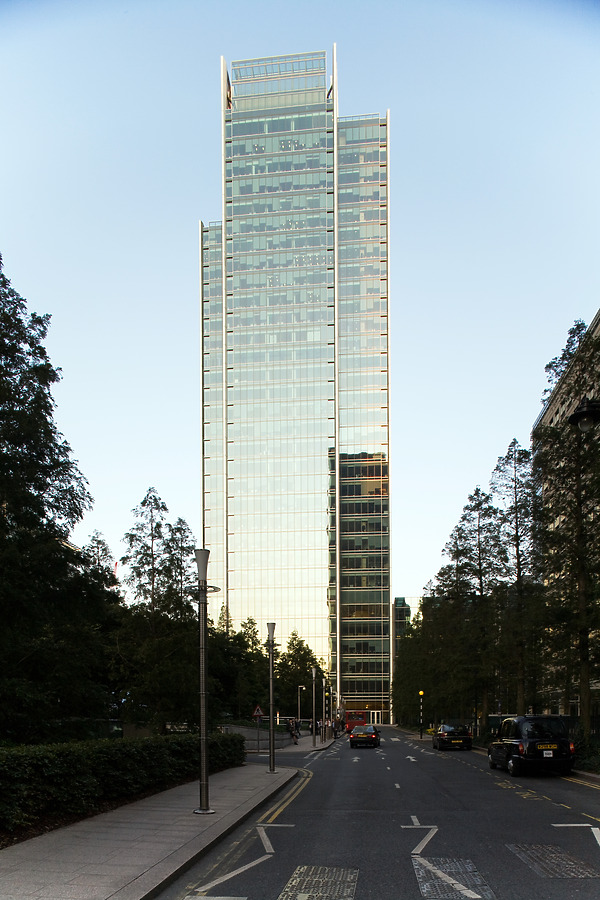 10 Upper Bank Street by Pavel Toczynski
