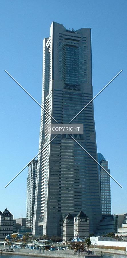 Yokohama Landmark Tower by Andrew Stewart