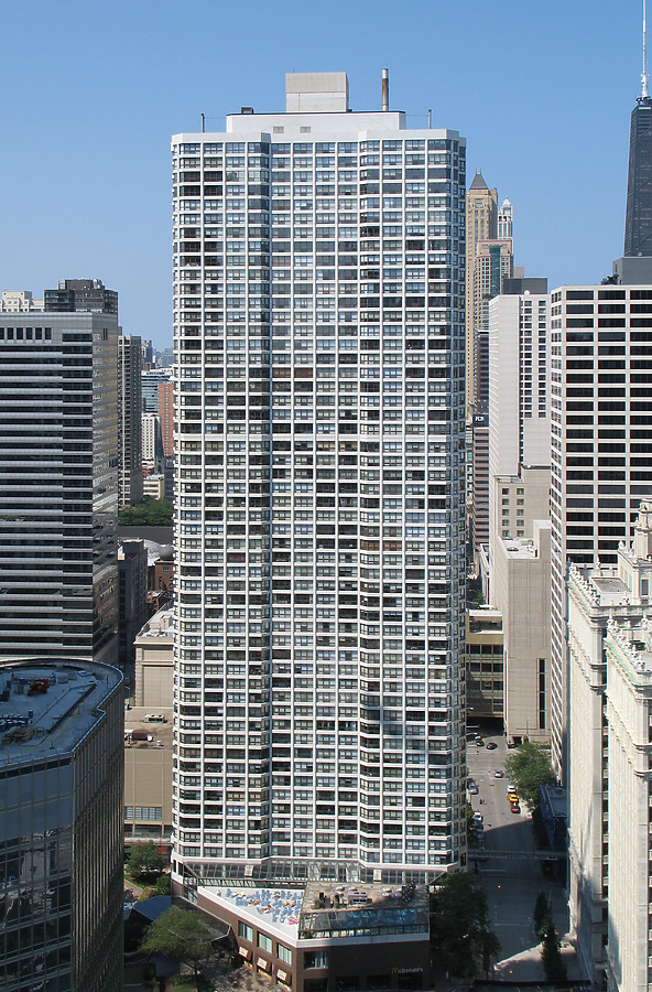 River Plaza by Michiel van Dijk