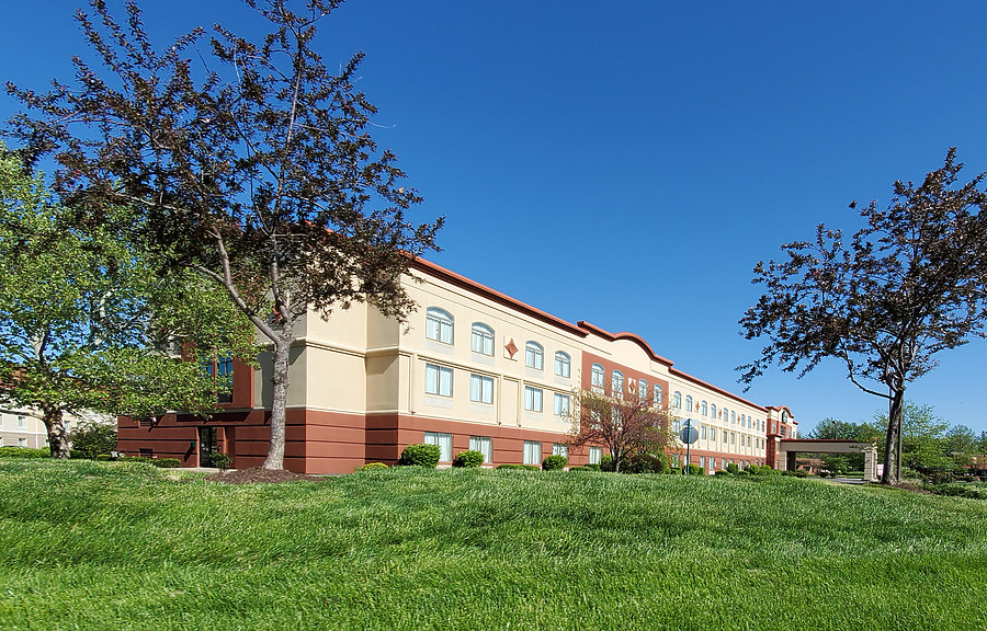 Holiday Inn Express St. Louis Airport - Maryland Heights, an IHG Hotel by Ryan Hildebrand