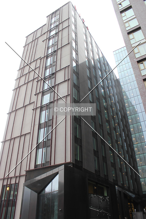 Vita Student - Circle Square B10 by Florian Barbier