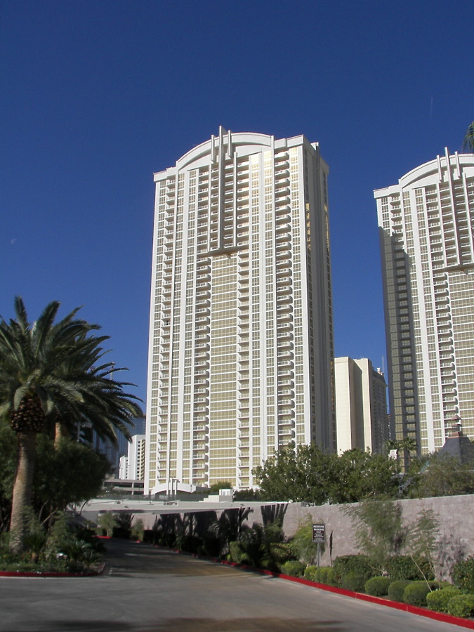 The Signature at MGM Grand - Tower I by Rodney Gunn