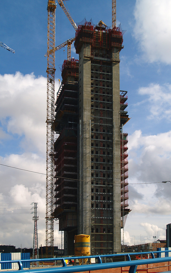 Torre Caja Madrid by Cesar Serrano