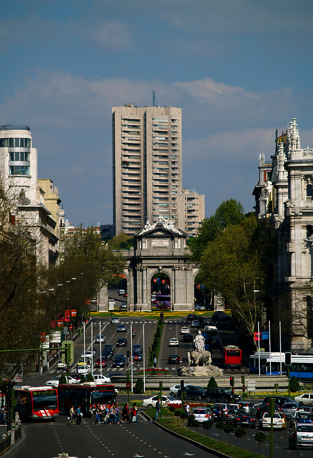 Torre de Valencia by Cesar Serrano