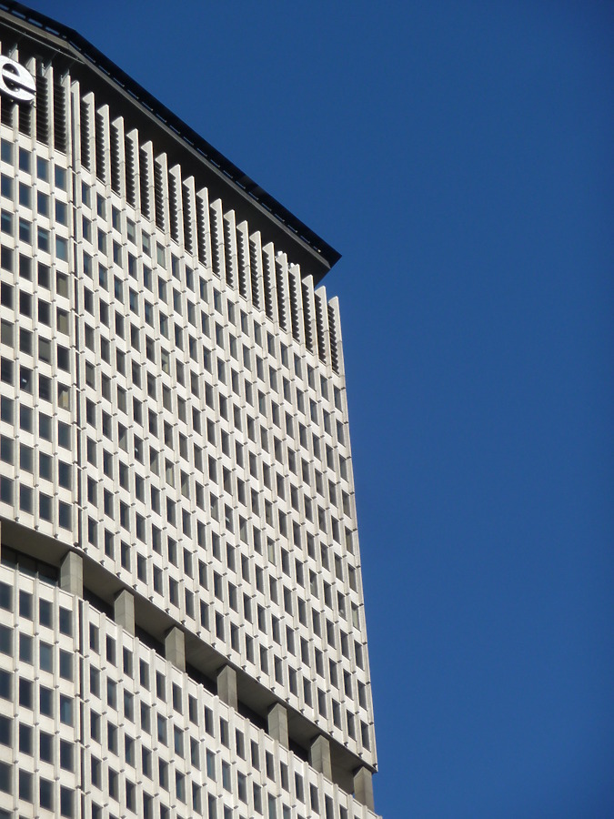 MetLife Building by Nate Lindsey