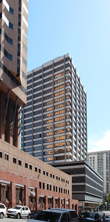 2 Long Street by Kjetil Balog